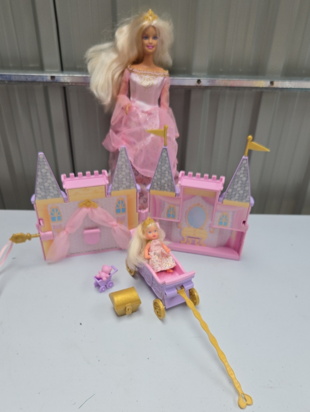 Barbie and Krissy Princess Palace